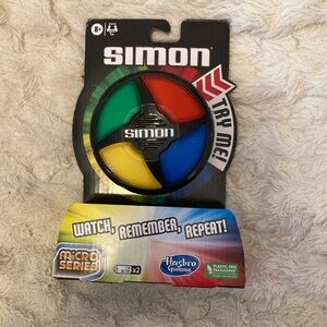 NWOT Hasbro Simon Micro Series Game